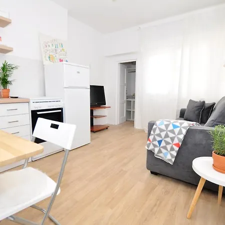 Apartman & In The Centre Split