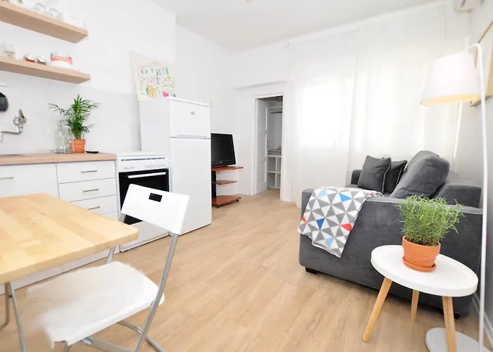 Apartman & In The Centre Split