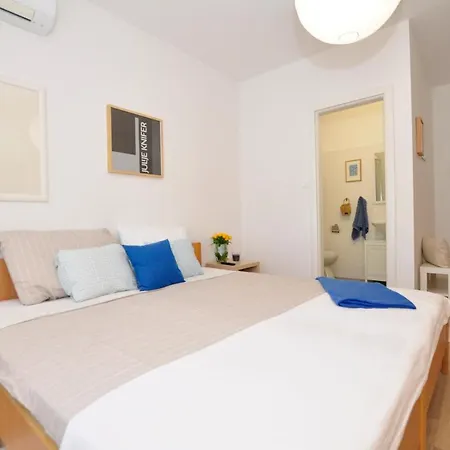 & In The Centre * Split