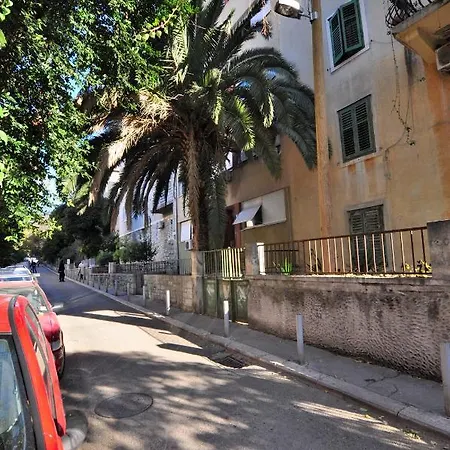 & Studio In The Centre Apartment Split